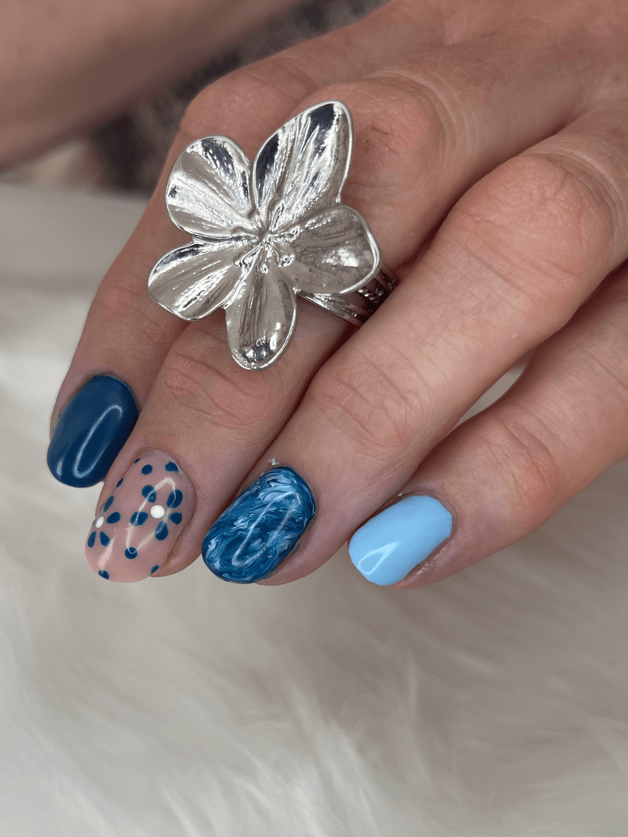 Extension gel bleu - Réalisation prothésiste ongulaire Laon